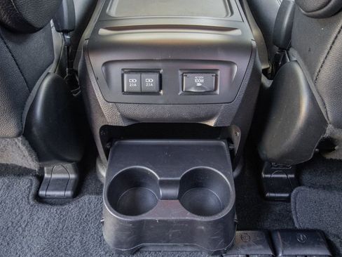 Used 2018 Toyota Sienna SE image 40