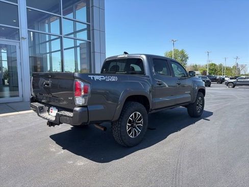 Used 2022 Toyota Tacoma TRD Sport AWD/4WD image 7