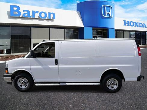 Used 2024 GMC Savana 2500 w/ Driver Convenience Package RWD image 3