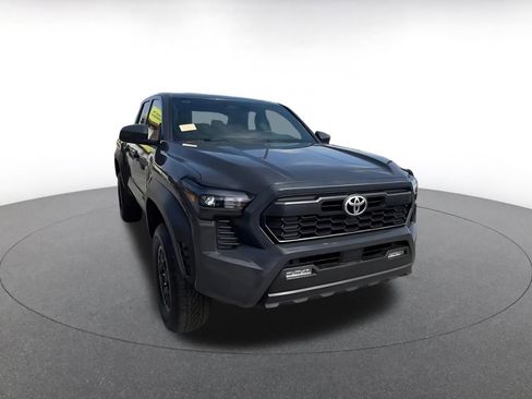 Used 2025 Toyota Tacoma TRD Off-Road AWD/4WD image 3