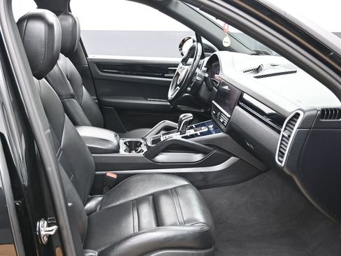 Used 2019 Porsche Cayenne E-Hybrid AWD/4WD image 40