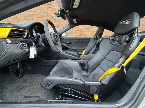 Certified 2018 Porsche 911 GT2 RS RWD image 5