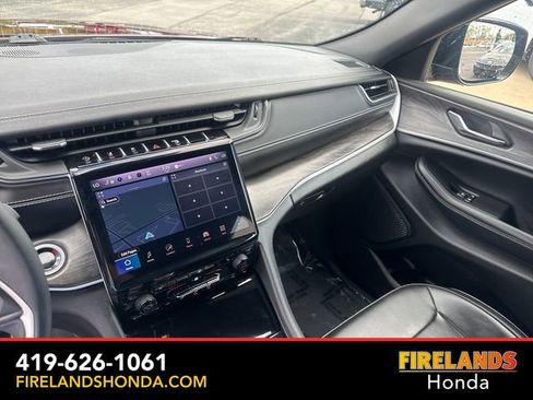 Used 2024 Jeep Grand Cherokee Limited AWD/4WD image 19