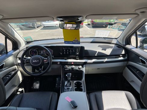 Used 2024 Kia Carnival LX FWD image 47