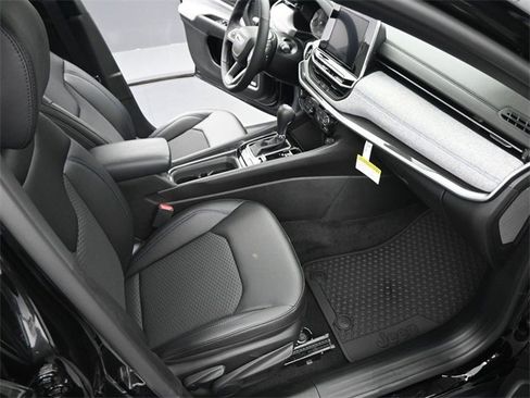 New 2025 Jeep Compass Latitude w/ Sun & Sound Group image 17