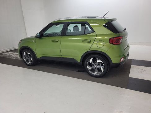 Used 2024 Hyundai Venue SEL image 3