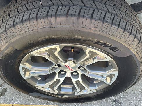 Certified 2025 GMC Sierra 1500 SLT image 12