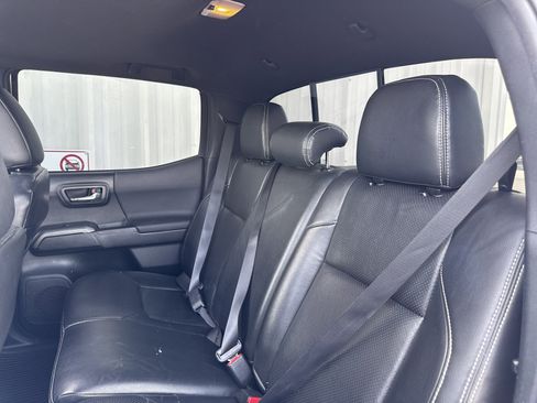 Used 2017 Toyota Tacoma TRD Sport w/ Premium & Technology Package image 23