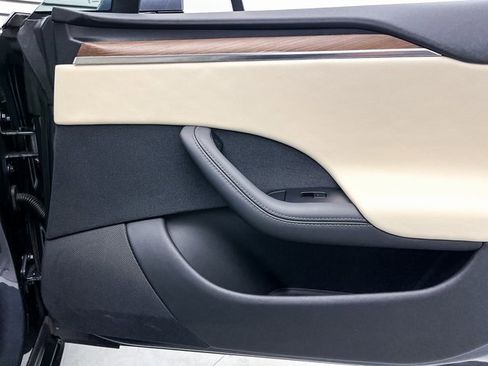 Used 2021 Tesla Model S Plaid image 28