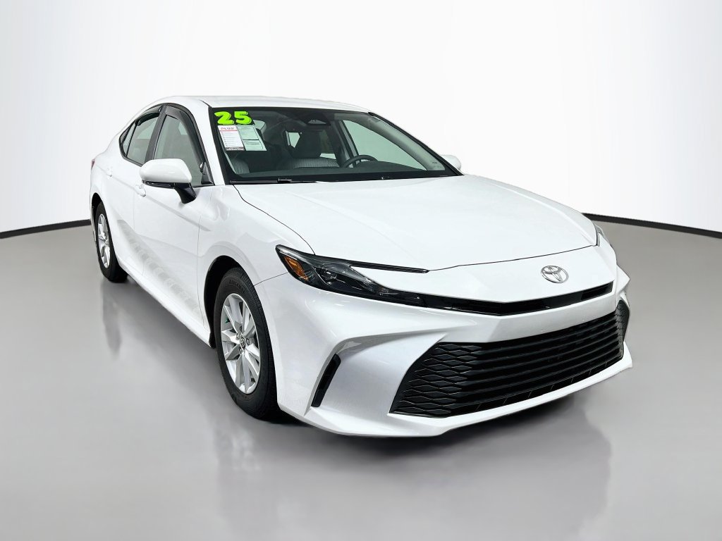 Used 2025 Toyota Camry LE w/ Convenience Package FWD image 1