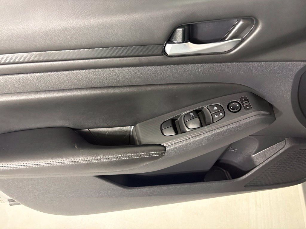 Used 2024 Nissan Altima 2.5 SV FWD image 19