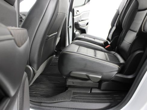Used 2023 GMC Acadia Denali w/ Denali Ultimate Package FWD image 21