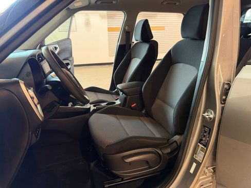 Used 2025 Kia Soul LX w/ LX Technology Package FWD image 25