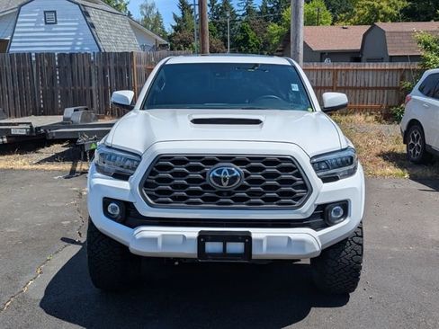 Used 2020 Toyota Tacoma TRD Sport w/ TRD Premium Sport Package AWD/4WD image 12