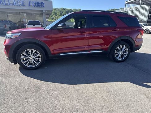 Used 2023 Ford Explorer XLT w/ Equipment Group 202A AWD/4WD image 3