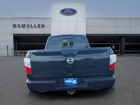 Used 2018 Nissan Titan SV w/ SV Convenience Package AWD/4WD image 6