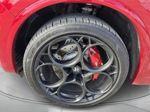 Used 2024 Alfa Romeo Stelvio Quadrifoglio image 9