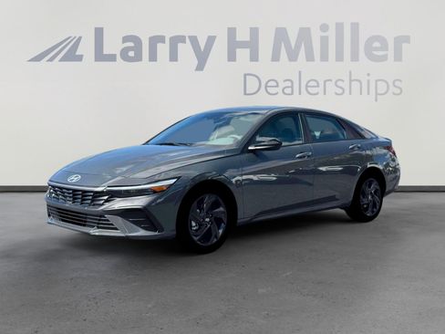 New 2026 Hyundai Elantra SEL Sport FWD image 2