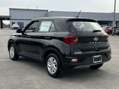 New 2026 Hyundai Venue SE image 4