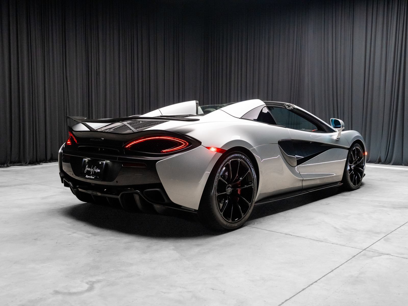 Used 2019 McLaren 570S Spider RWD image 44
