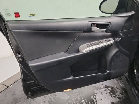 Used 2014 Toyota Camry SE image 13