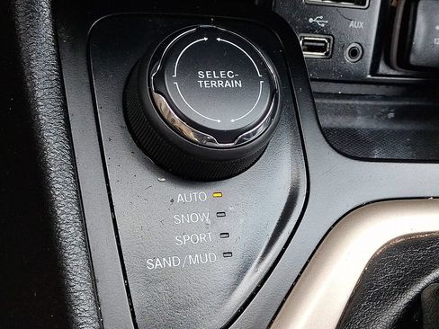 Used 2017 Jeep Cherokee High Altitude AWD/4WD image 28
