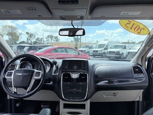 Used 2015 Chrysler Town & Country Touring image 16