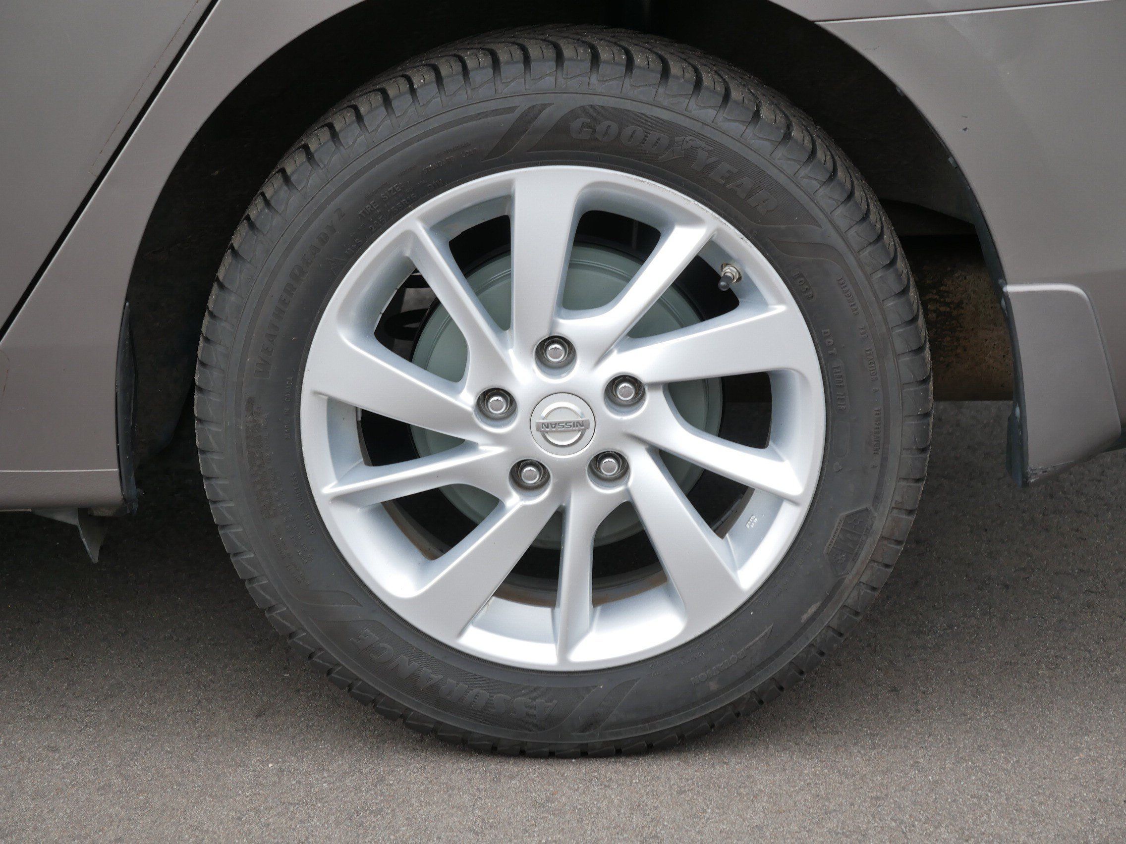 Used 2015 Nissan Sentra SV w/ Style Package FWD image 9