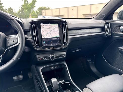 Used 2023 Volvo C40 Recharge Core AWD/4WD image 9