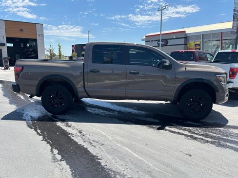 Used 2021 Nissan Titan PRO-4X w/ Pro-4x Convenience Package AWD/4WD image 5