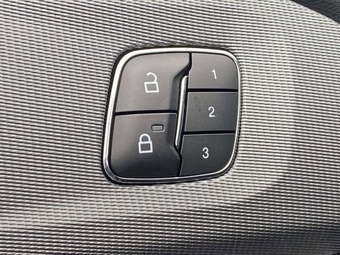 Certified 2025 Ford Explorer ST image 22