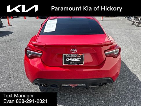 Used 2017 Toyota 86 RWD image 5