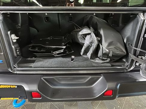 Used 2023 Jeep Wrangler Unlimited w/ Convenience Group AWD/4WD image 31