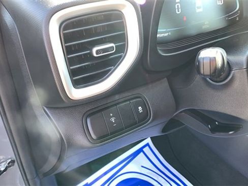 Used 2023 Hyundai Venue SEL image 11