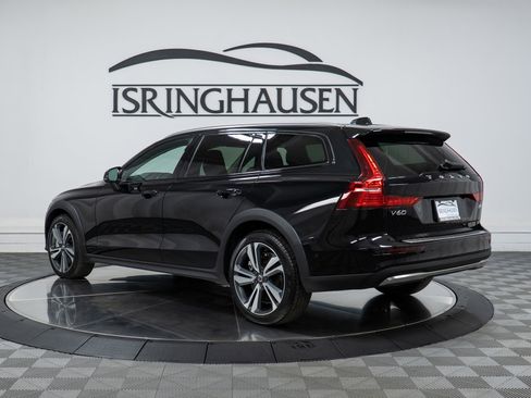 Used 2024 Volvo V60 B5 Cross Country Plus image 7