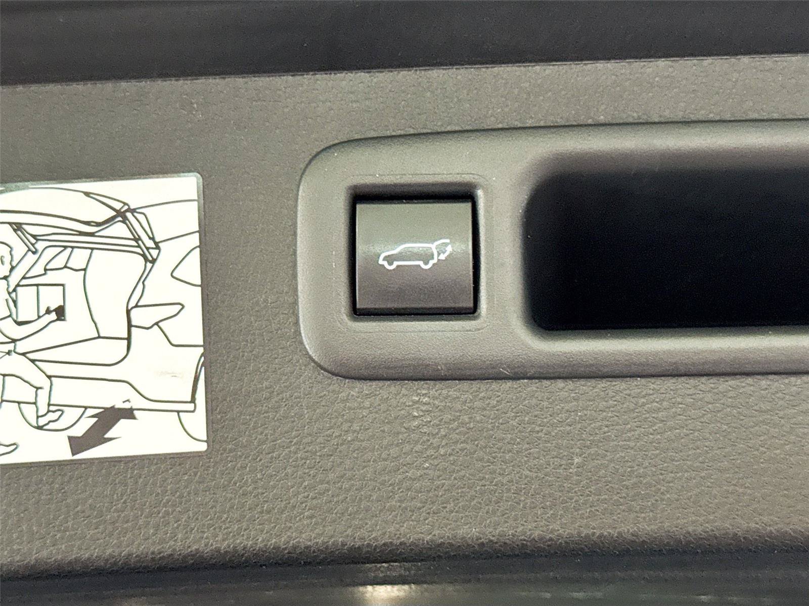 Used 2024 Toyota Highlander XSE FWD image 23