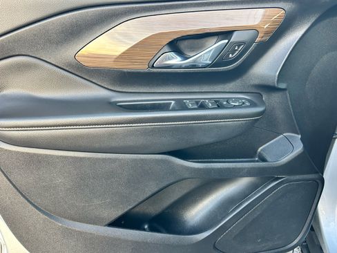 Used 2020 GMC Terrain SLE w/ Driver Convenience Package image 8