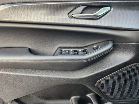 New 2025 Jeep Grand Cherokee Altitude image 23