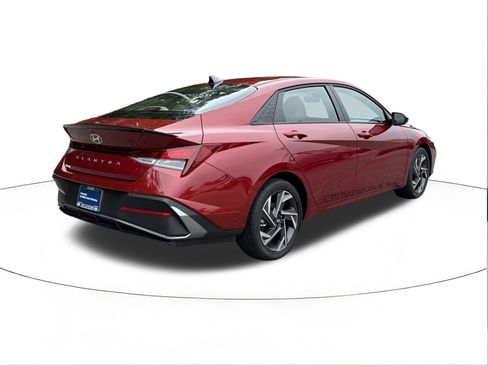 Certified 2025 Hyundai Elantra Sport image 3