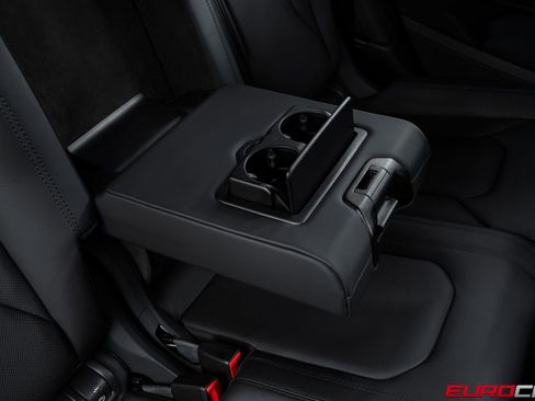 Used 2022 Lamborghini Urus image 35