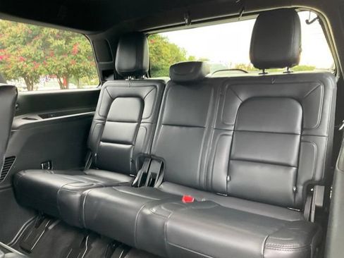 Used 2021 Lincoln Navigator Reserve w/ Luxury Package AWD/4WD image 19
