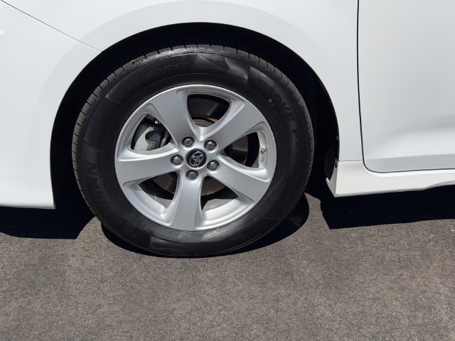 Used 2020 Toyota Sienna LE w/ Carpet Mat Package FWD image 28