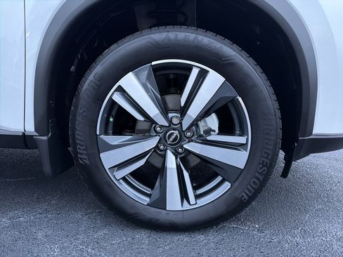 Used 2025 Nissan Rogue SL image 12