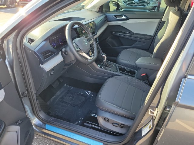 Certified 2024 Volkswagen Taos SE w/ Panoramic Sunroof Package FWD image 16