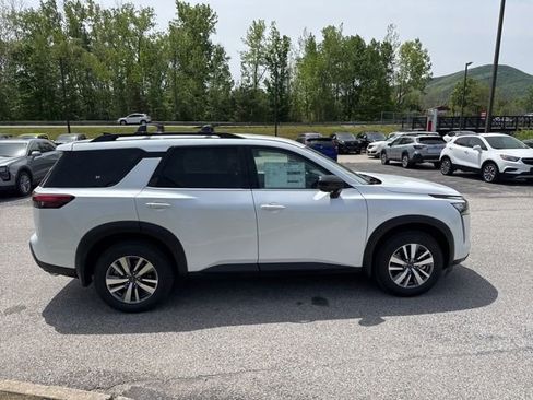 New 2026 Nissan Pathfinder SL AWD/4WD image 13