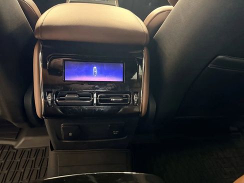 Used 2025 Lincoln Aviator Reserve w/ Equipment Group 201A AWD/4WD image 17