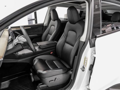 Used 2023 Tesla Model Y Long Range image 23