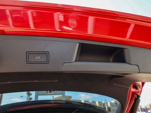 Certified 2025 Volkswagen Atlas Cross Sport SE w/ Panoramic Sunroof Package image 11