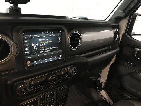 Used 2020 Jeep Gladiator Overland AWD/4WD image 26