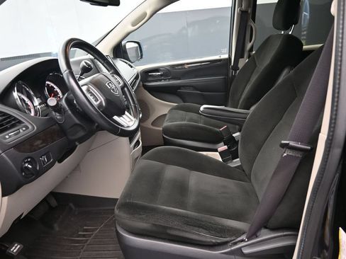 Used 2016 Dodge Grand Caravan SE w/ Quick Order Package 29E SE FWD image 12